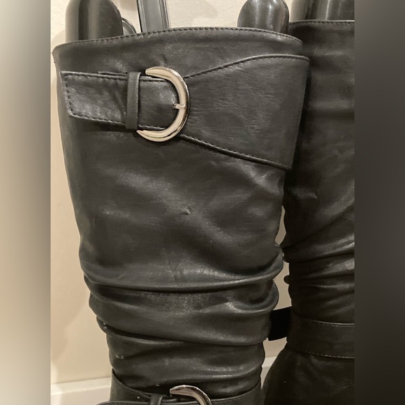 Black boots - Picture 3 of 4